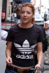 alyson-hannigan-soho-shopping-new-york-01-0750.jpg (114613 bytes)