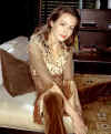 amy-acker-living-room-photoshoot-gq-06.jpg (98408 bytes)